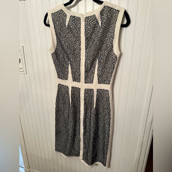 BCBGMaxazria Rumor Lace Black and Off White Color Block Dress Size 6 - Picture 6 of 7
